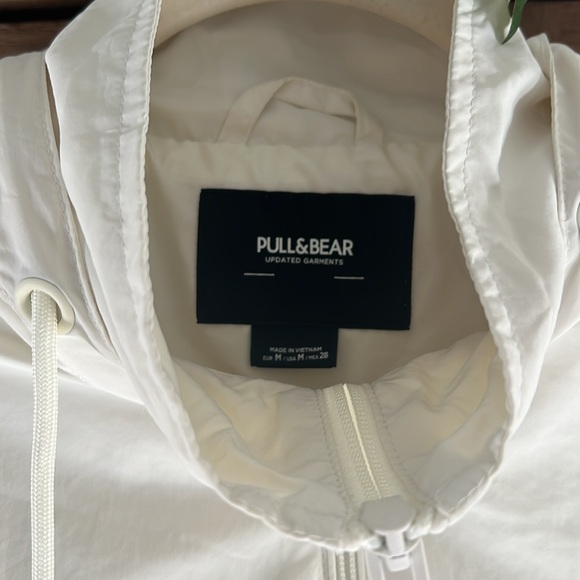 PULL & BEAR • Lightweight Cropped Zip Front Windbreaker Jacket w/hood • Size M - Picture 3 of 10